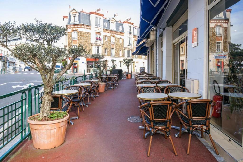 Le Val D'Or & Le Theatre Hotel Suresnes Exterior photo